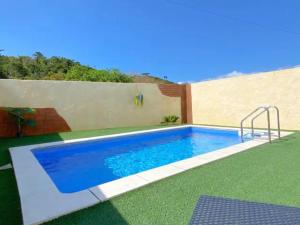 a swimming pool in a yard with green grass at GRANDIOSO6-B / Vacation STAY 70977 in Inbu