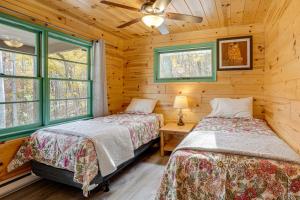 Postel nebo postele na pokoji v ubytování Hike On-Site! 16-Acre Escape Near Shenandoah NP