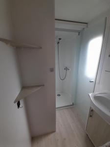 Ένα μπάνιο στο MOBIL HOME La LORRAINE
