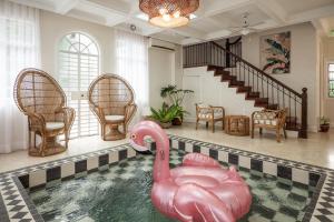 Fotografie z fotogalerie ubytování MiraNamin Nest ROSAL Suite in Unique Historic Home - Garden View, Shared Kitchen v destinaci Manila