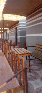 Εστιατόριο ή άλλο μέρος για φαγητό στο WADl Rum Ali