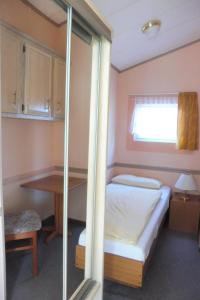 Postel nebo postele na pokoji v ubytování Ferienhaus Mit Pool + 2 fotografie