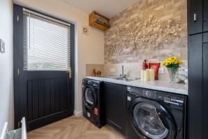 Φωτογραφία από το άλμπουμ του Foyle View Retreat σε New Buildings