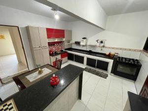 Η κουζίνα ή μικρή κουζίνα στο Residencial Esperança