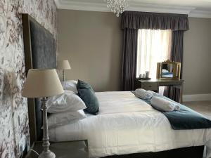 Ένα ή περισσότερα κρεβάτια σε δωμάτιο στο Y Seren Hotel