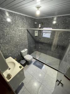 Ένα μπάνιο στο Residencial Esperança