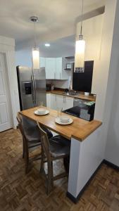 Kuchyň nebo kuchyňský kout v ubytování Msg For 5 Off 1 Bed 1 Bath King Bed CasitaMidPHX