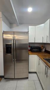 Kuchyň nebo kuchyňský kout v ubytování Msg For 5 Off 1 Bed 1 Bath King Bed CasitaMidPHX + 7 fotografií