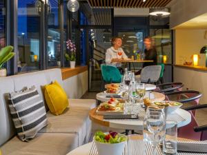 Місця харчування у цей готель або поблизу