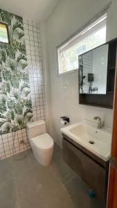 Koupelna v ubytování Hin Kong Hide Away 2 + 28 fotografií