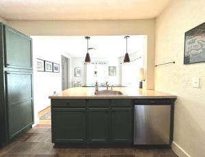 Η κουζίνα ή μικρή κουζίνα στο Lucky 30 Day