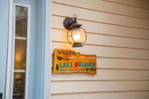 Galería fotográfica de Lake Orchard View- 8 BR with Lake Access and Fire Pit en Teall Beach