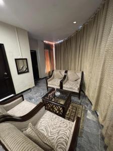 Gallery image of Crescent Hotel in Peshawar +40 photos