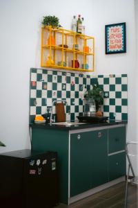 Kuchyň nebo kuchyňský kout v ubytování KINARI space + 21 fotografií