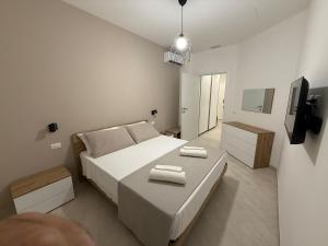 a bedroom with a bed with two towels on it at Maison Rovaga in Ispica