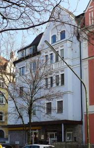 Το κτήριο όπου στεγάζεται  το διαμέρισμα