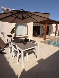 Bazén v ubytování Villa Yeguna nebo v jeho okolí