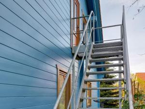 a set of stairs on the side of a blue building at Rankwitzer Hof in Rankwitz +36 photos