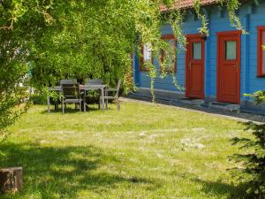 a blue house with a table and chairs in the yard at Rankwitzer Hof in Rankwitz