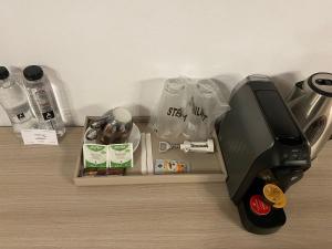 Příslušenství pro přípravu čaje a kávy v ubytování Parliament Square