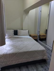 Ένα ή περισσότερα κρεβάτια σε δωμάτιο στο Mutamba Central