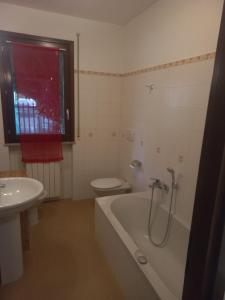 Koupelna v ubytování Residenza Caniana + 4 fotografie