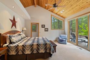 a bedroom with a bed and a ceiling fan at Glaze Meadow 376 in Black Butte Ranch