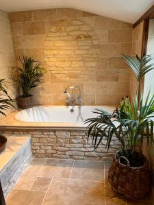 Koupelna v ubytování Dovecote Cotswold Cottages