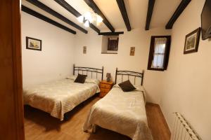 Ένα ή περισσότερα κρεβάτια σε δωμάτιο στο Casa Caborzal