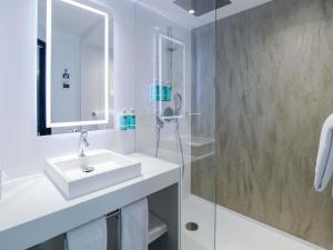 Koupelna v ubytování Novotel Luxembourg Centre + 135 fotografií