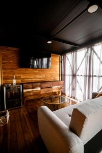 Χώρος καθιστικού στο Hotel Coyote +61 φωτογραφίες