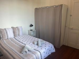 a bedroom with a bed with towels on it at L'observatoire in Le Havre