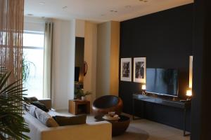 a living room with a couch and a television at Casa Verde in Maasmechelen