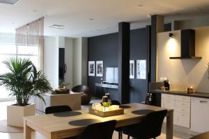 a kitchen and dining room with a table and chairs at Casa Verde in Maasmechelen