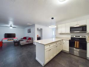Köök või kööginurk majutusasutuses Silverstrike Condos Great Place to Hang your Boots Unit 4