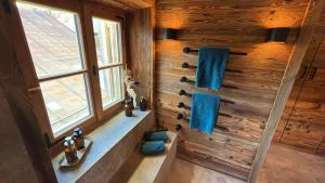 Koupelna v ubytování Chasa Sentima + 74 fotografií