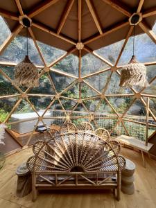 Posezení v ubytování Le Nid d'Eliyah, suites avec jacuzzi 15min Disneyland Paris