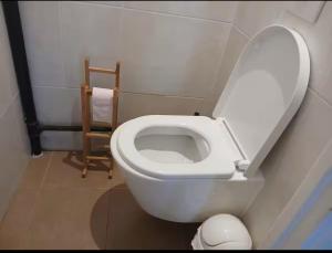 Ένα μπάνιο στο Appartement cosy à 2 mins de Paris