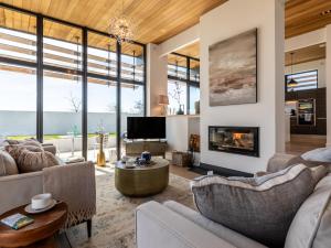 TV a/nebo společenská místnost v ubytování 3 Bed in Portreath 90550