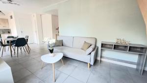 Posezení v ubytování Appartement Duplex Cosy avec place de parking privée