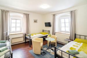 Ένα ή περισσότερα κρεβάτια σε δωμάτιο στο Hotel Na Velké hospodě +33 φωτογραφίες