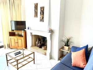 TV a/nebo společenská místnost v ubytování Atlântico View - Beach front - Quarteira