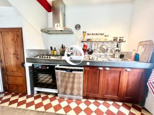 Kuchyň nebo kuchyňský kout v ubytování COC - Villa Saint George + 53 fotografií