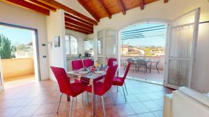 Μπαλκόνι ή βεράντα στο Borgo del Torchio C8 ByBookinggardalake