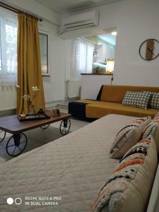 Postel nebo postele na pokoji v ubytování Chrysanty's tea house