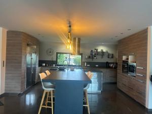 Kuchyň nebo kuchyňský kout v ubytování Villa de l’isle