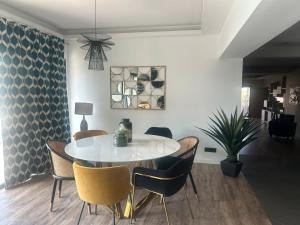 Posezení v ubytování Villa de l’isle + 6 fotografií