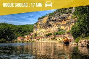 a view of a river with a mountain in the background at Le Papucie, Studio Cosy en Plein Cœur de Sarlat in Sarlat-la-Canéda