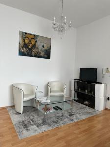 Χώρος καθιστικού στο Cozy apartment near hockey & football arena