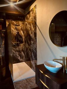 Ένα μπάνιο στο 'T Rood Kasteel +50 φωτογραφίες